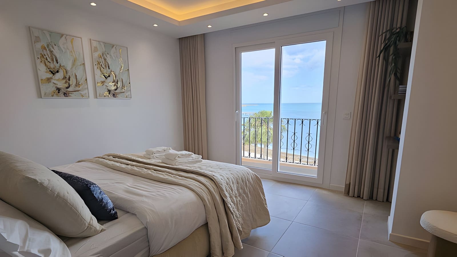 2 bedroom Penthouse for sale in Estepona with pool garage - € 949,000 (Ref: 8978990)