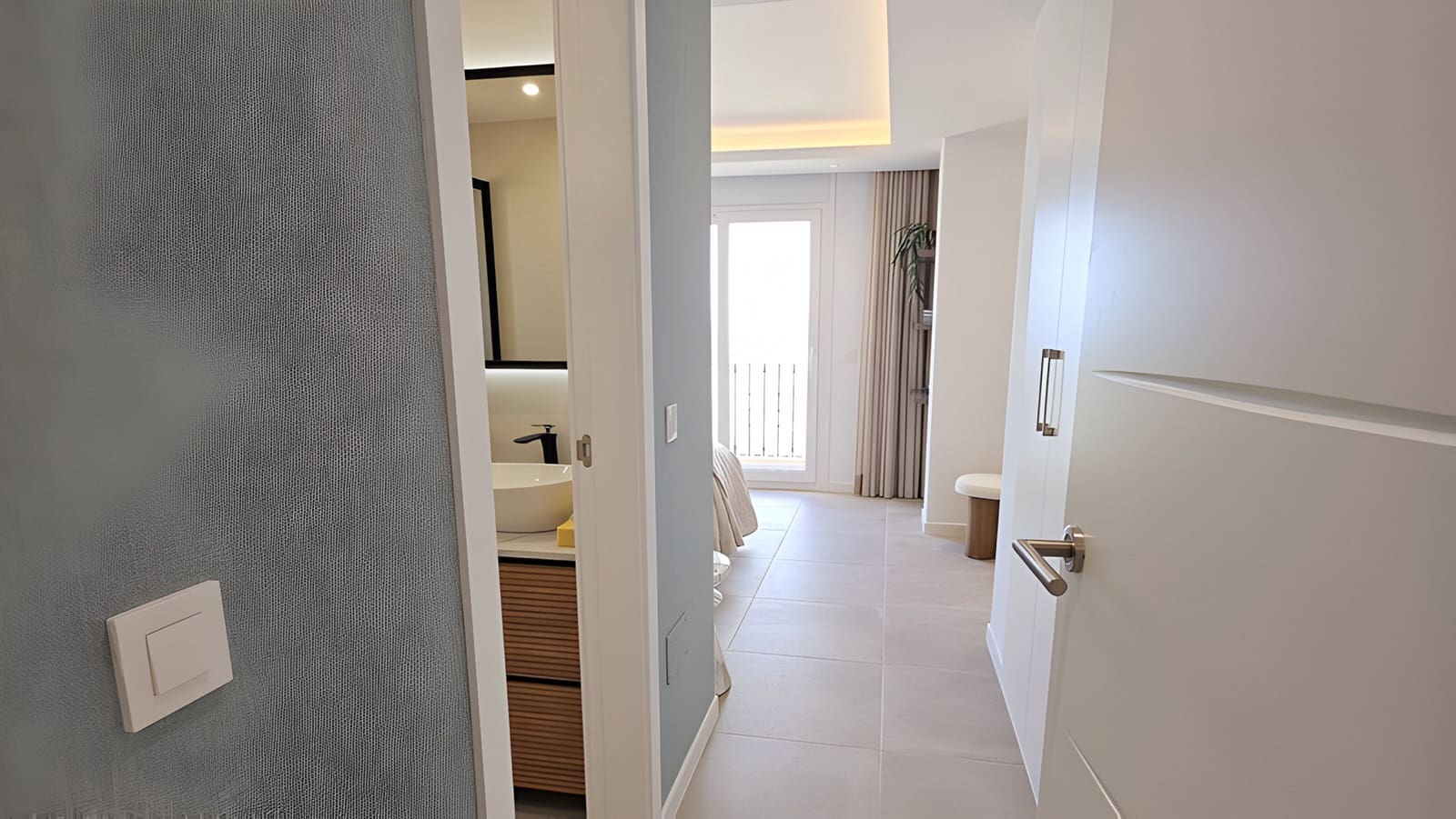 2 bedroom Penthouse for sale in Estepona with pool garage - € 949,000 (Ref: 8978990)