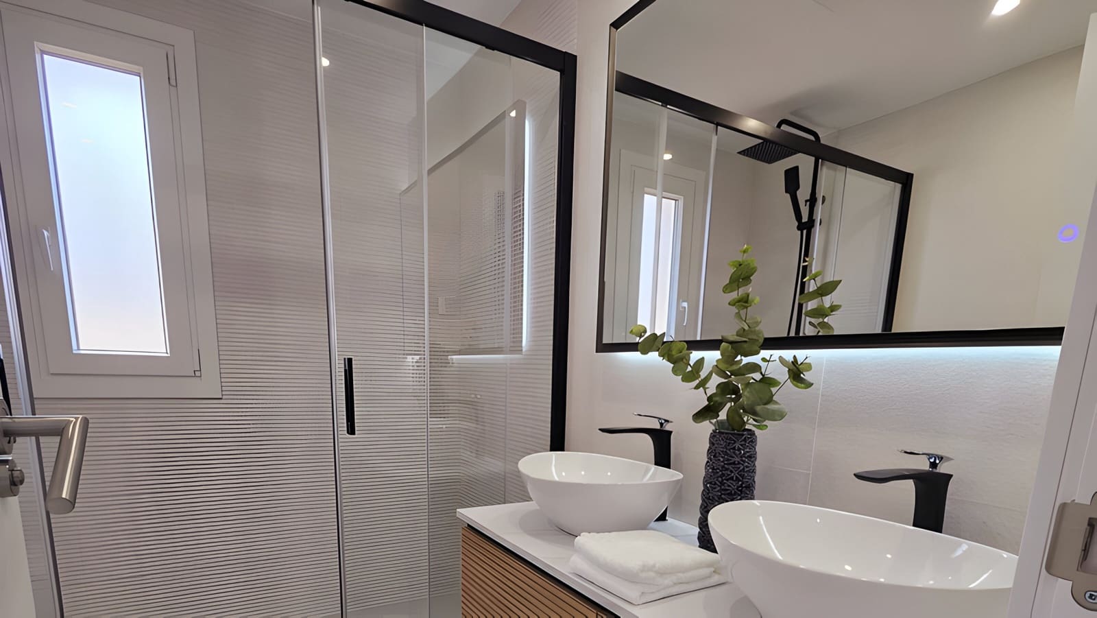 2 bedroom Penthouse for sale in Estepona with pool garage - € 949,000 (Ref: 8978990)