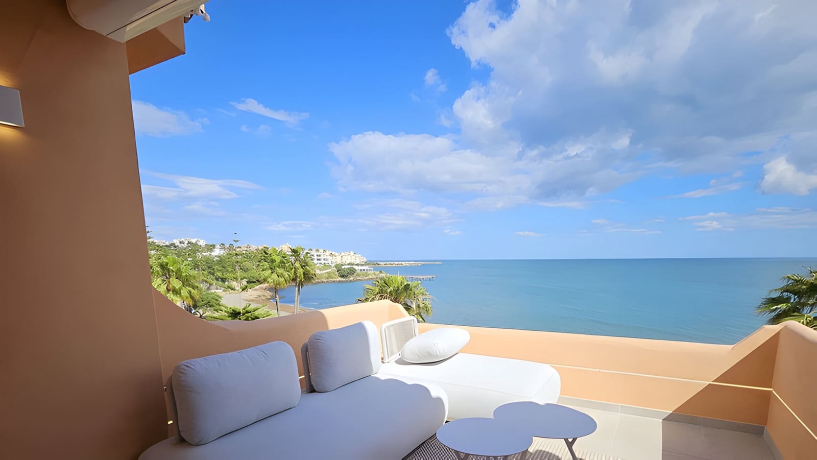 2 bedroom Penthouse for sale in Estepona with pool garage - € 949,000 (Ref: 8978990)