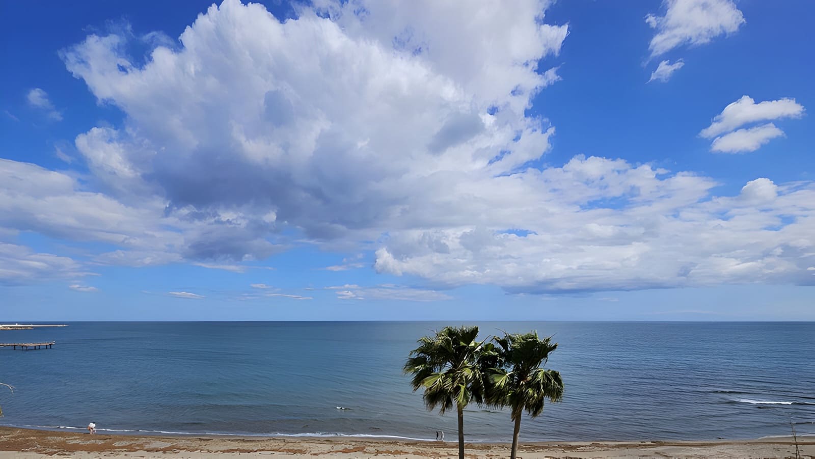 2 bedroom Penthouse for sale in Estepona with pool garage - € 949,000 (Ref: 8978990)