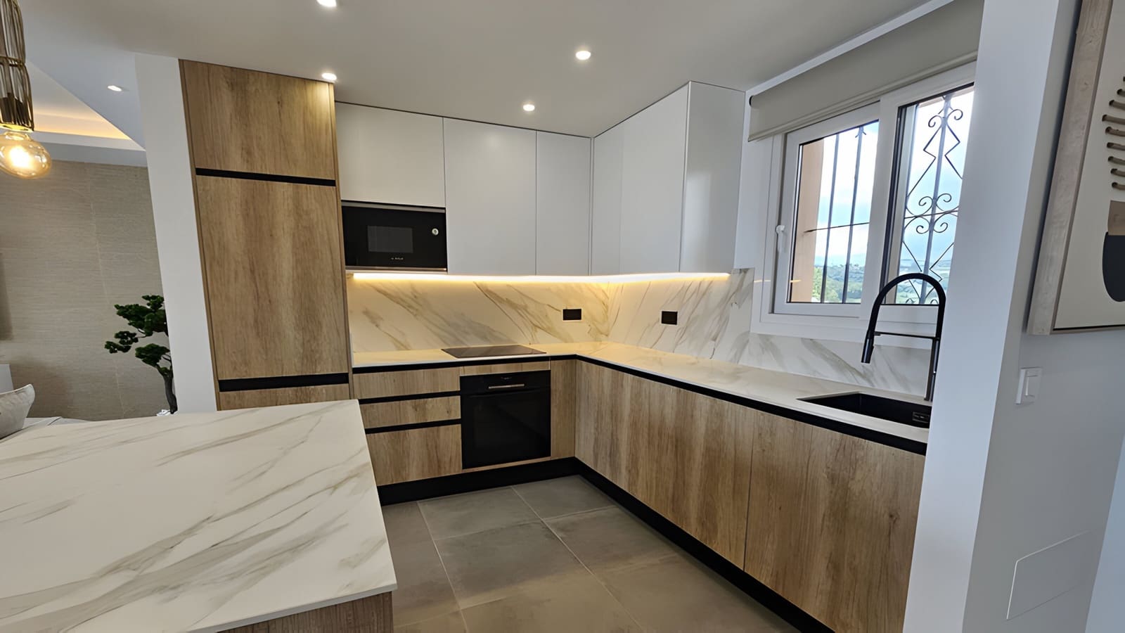 2 bedroom Penthouse for sale in Estepona with pool garage - € 949,000 (Ref: 8978990)