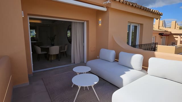 2 sypialnia Penthouse na sprzedaż w Estepona z basenem garażem - 949 000 € (Ref: 8978990)