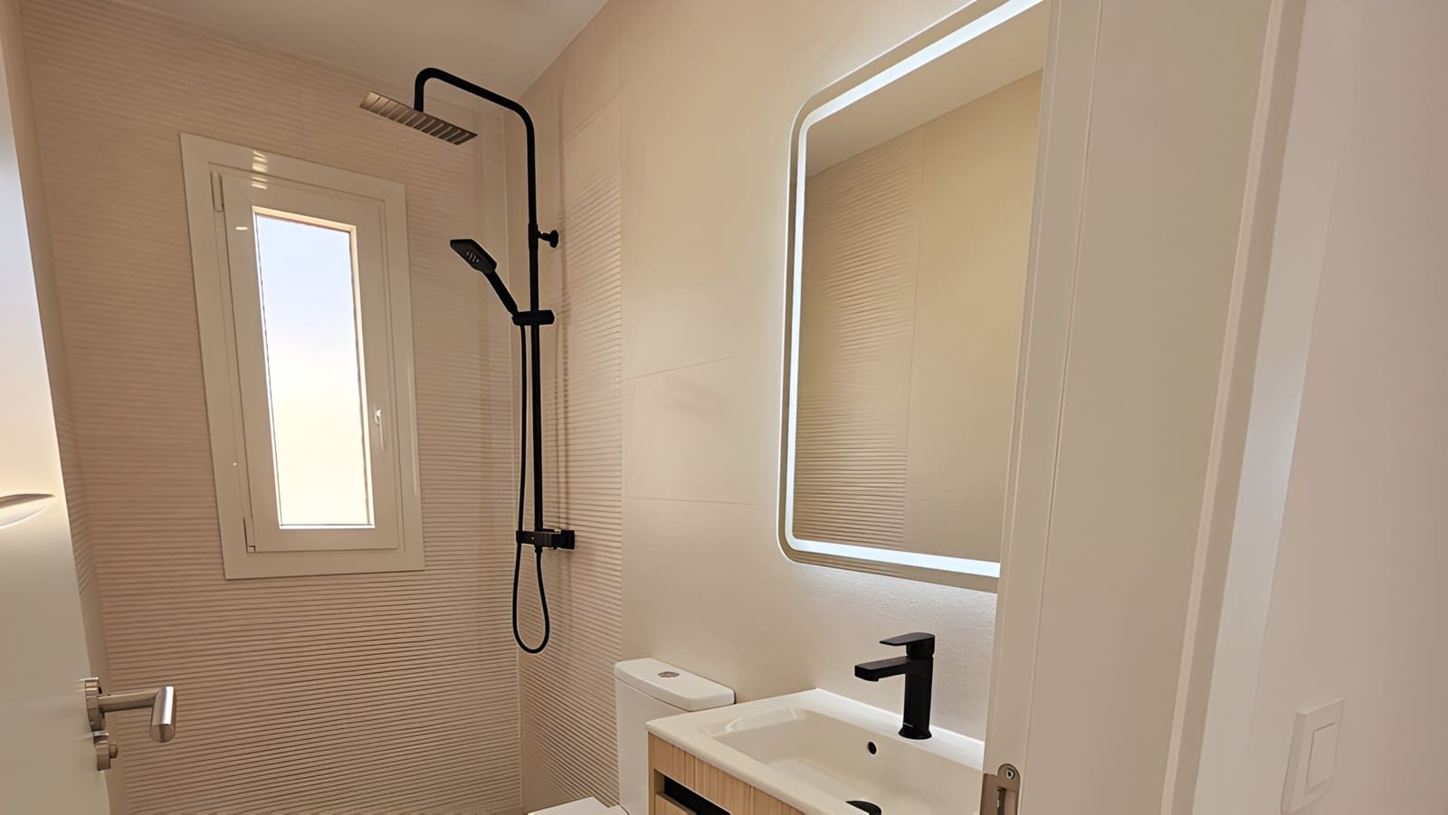 2 bedroom Penthouse for sale in Estepona with pool garage - € 949,000 (Ref: 8978990)