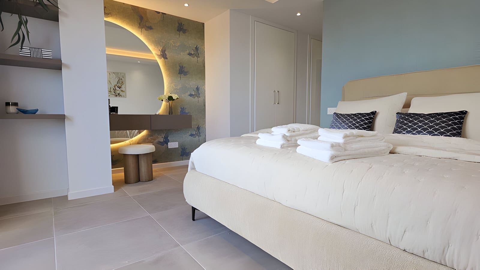 2 bedroom Penthouse for sale in Estepona with pool garage - € 949,000 (Ref: 8978990)