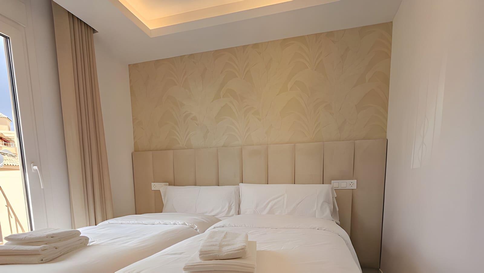 2 bedroom Penthouse for sale in Estepona with pool garage - € 949,000 (Ref: 8978990)