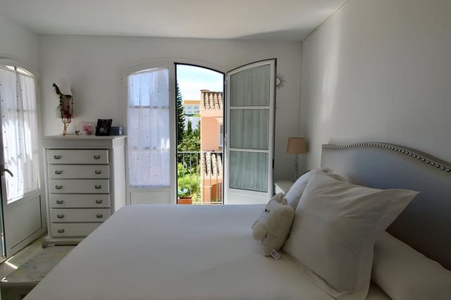 2 sypialnia Dom na sprzedaż w Marbella z basenem garażem - 730 000 € (Ref: 8978992)