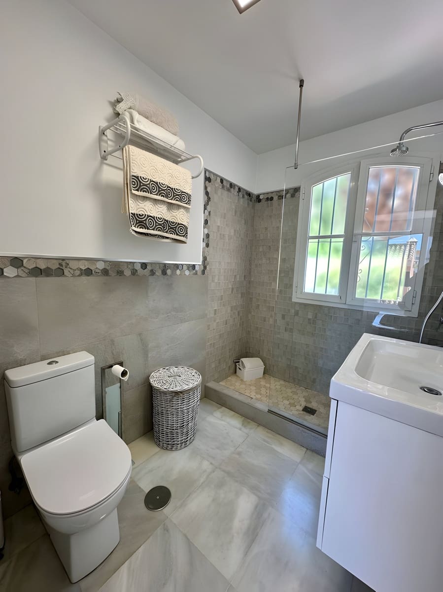 2 sovrum Hus till salu i Marbella med pool garage - 730 000 € (Ref: 8978992)