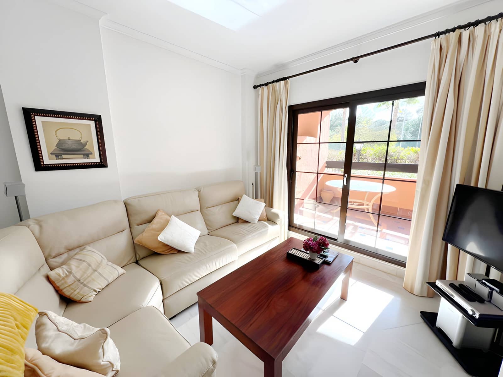 3 bedroom Apartment for sale in Estepona with pool garage - € 595,000 (Ref: 8978994)