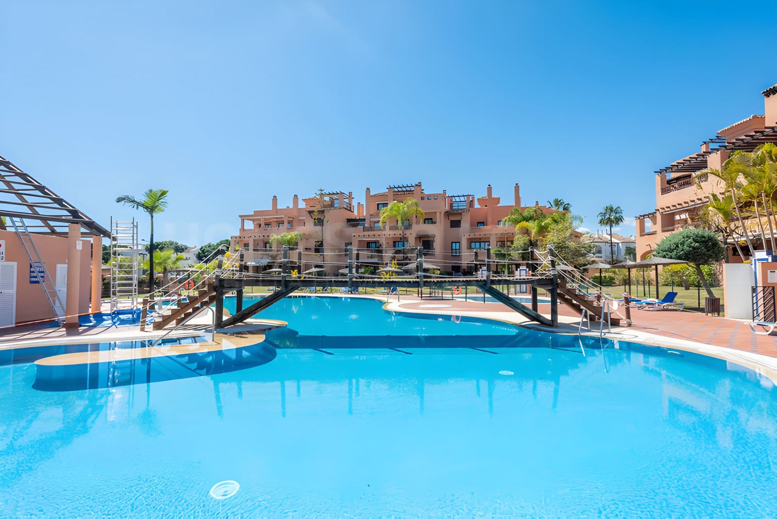 3 bedroom Apartment for sale in Estepona with pool garage - € 595,000 (Ref: 8978994)