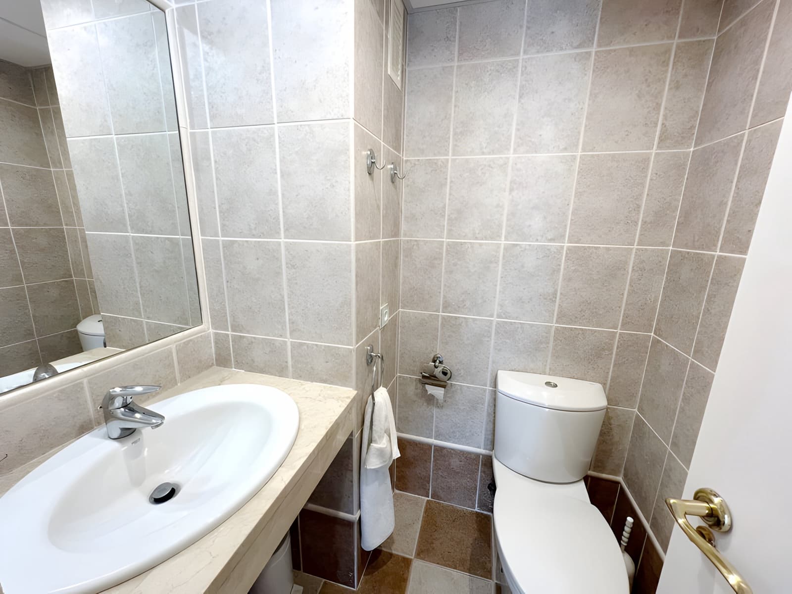 3 bedroom Apartment for sale in Estepona with pool garage - € 595,000 (Ref: 8978994)