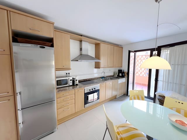 Apartamento de 3 habitaciones en Estepona en venta con piscina garaje - 595.000 € (Ref: 8978994)