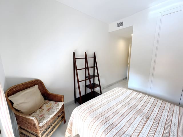 Apartamento de 3 habitaciones en Estepona en venta con piscina garaje - 595.000 € (Ref: 8978994)