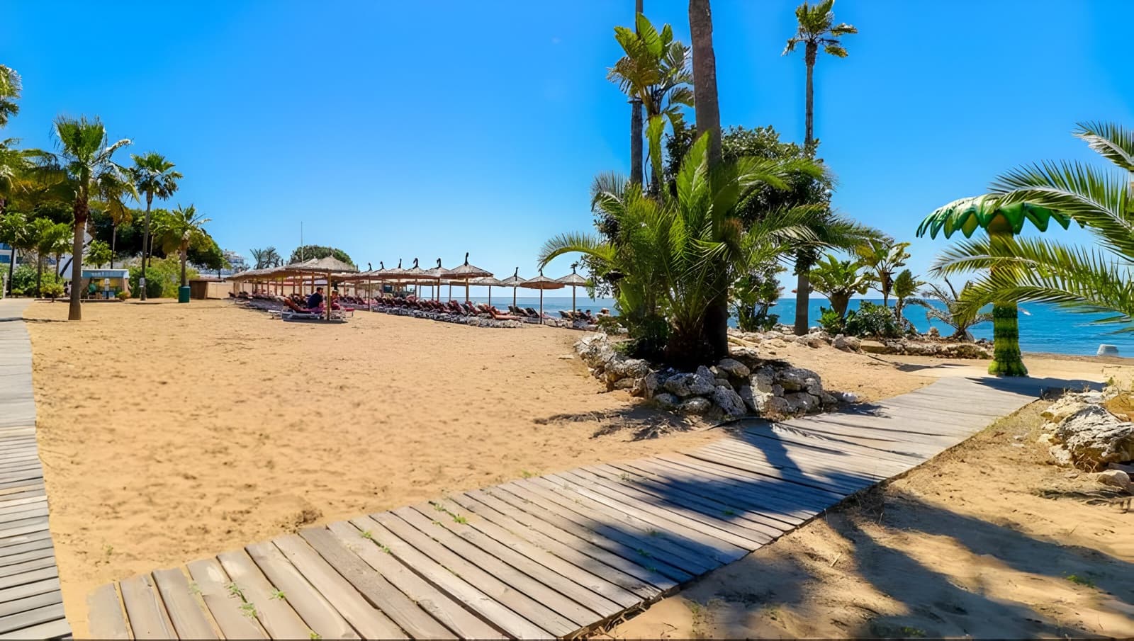 3 bedroom Apartment for sale in Estepona with pool garage - € 595,000 (Ref: 8978994)