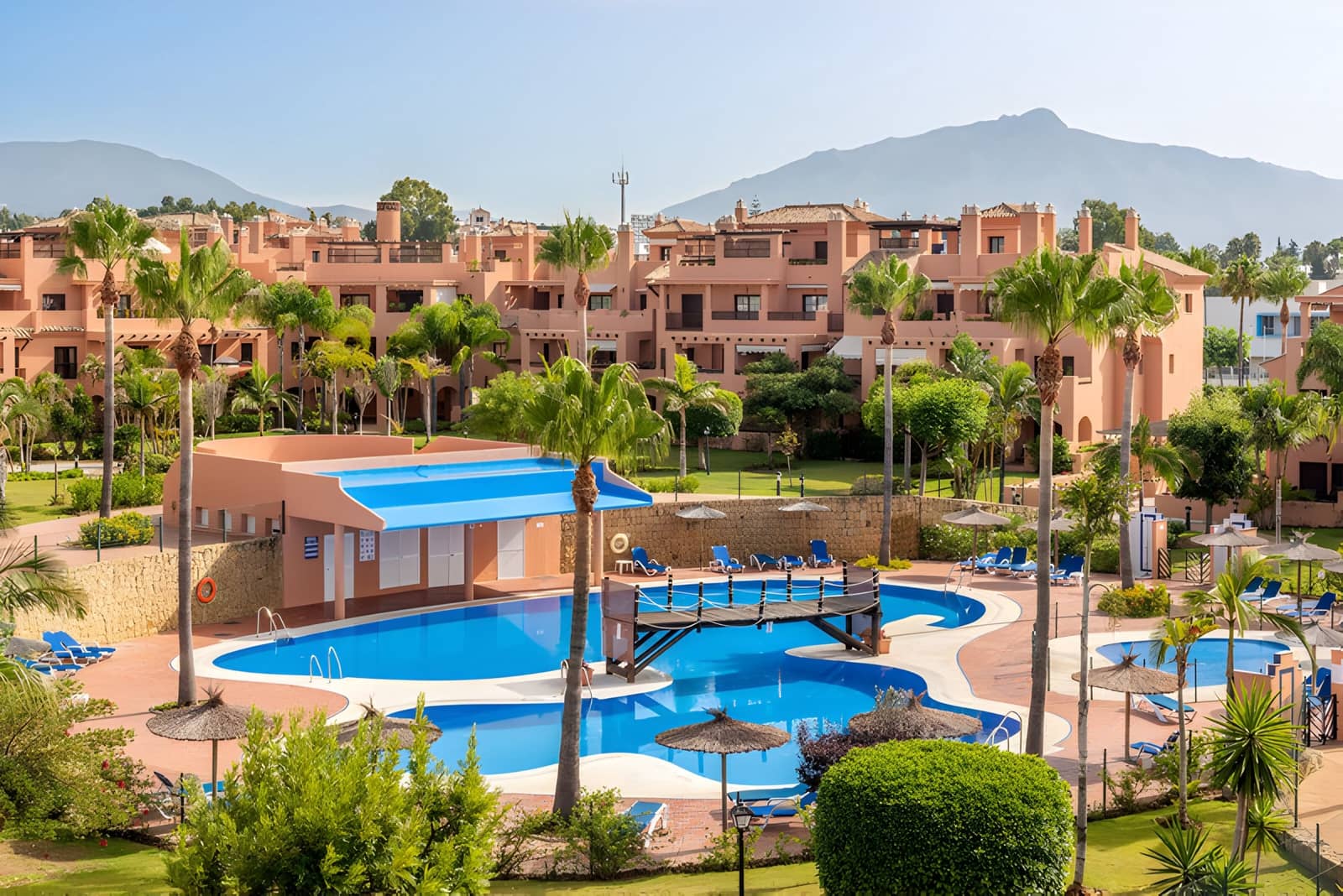 3 bedroom Apartment for sale in Estepona with pool garage - € 595,000 (Ref: 8978994)