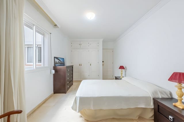 2 soverom Leilighet til salgs i Centro, Estepona med garasje - € 312 000 (Ref: 8993874)