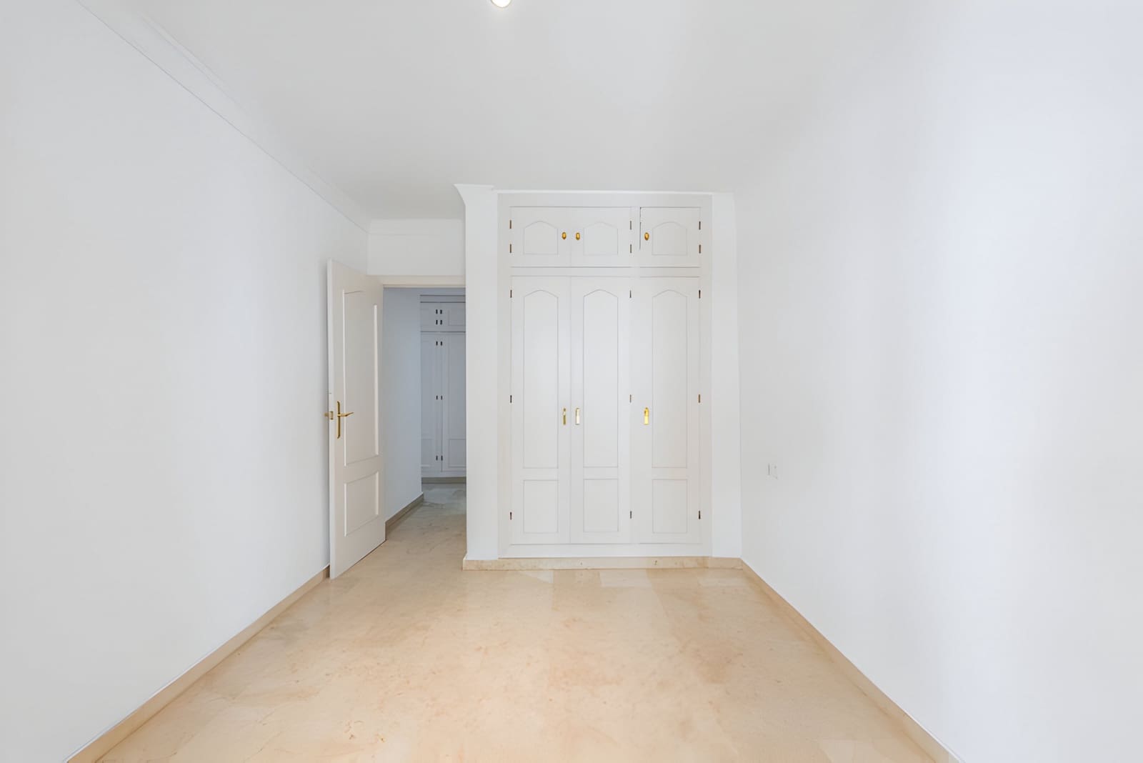 2 soverom Leilighet til salgs i Estepona med garasje - € 312 000 (Ref: 8993874)