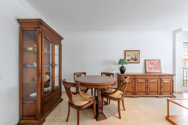 2 soverom Leilighet til salgs i Centro, Estepona med garasje - € 312 000 (Ref: 8993874)