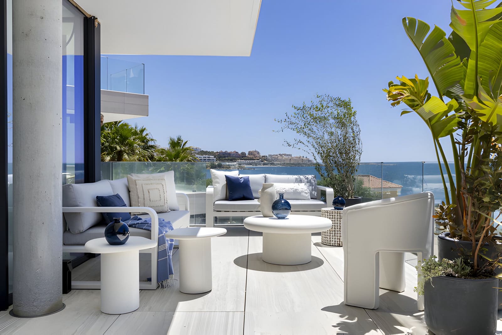 2 Zimmer Apartment zu verkaufen in Estepona mit Pool Garage - 1.280.000 € (Ref: 9012056)