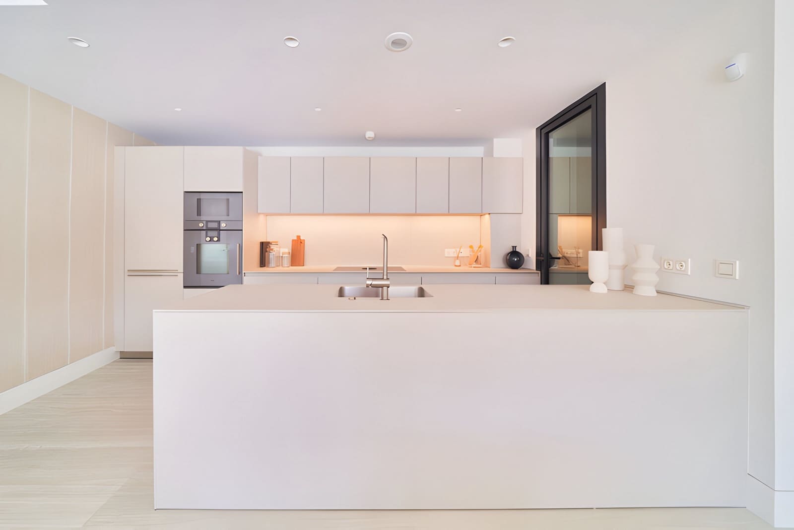 2 Zimmer Apartment zu verkaufen in Estepona mit Pool Garage - 1.280.000 € (Ref: 9012056)