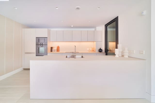 2 Zimmer Apartment zu verkaufen in Estepona mit Pool Garage - 1.280.000 € (Ref: 9012056)