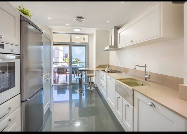 3 quarto Apartamento para venda em Manilva com piscina garagem - 398 000 € (Ref: 9014292)