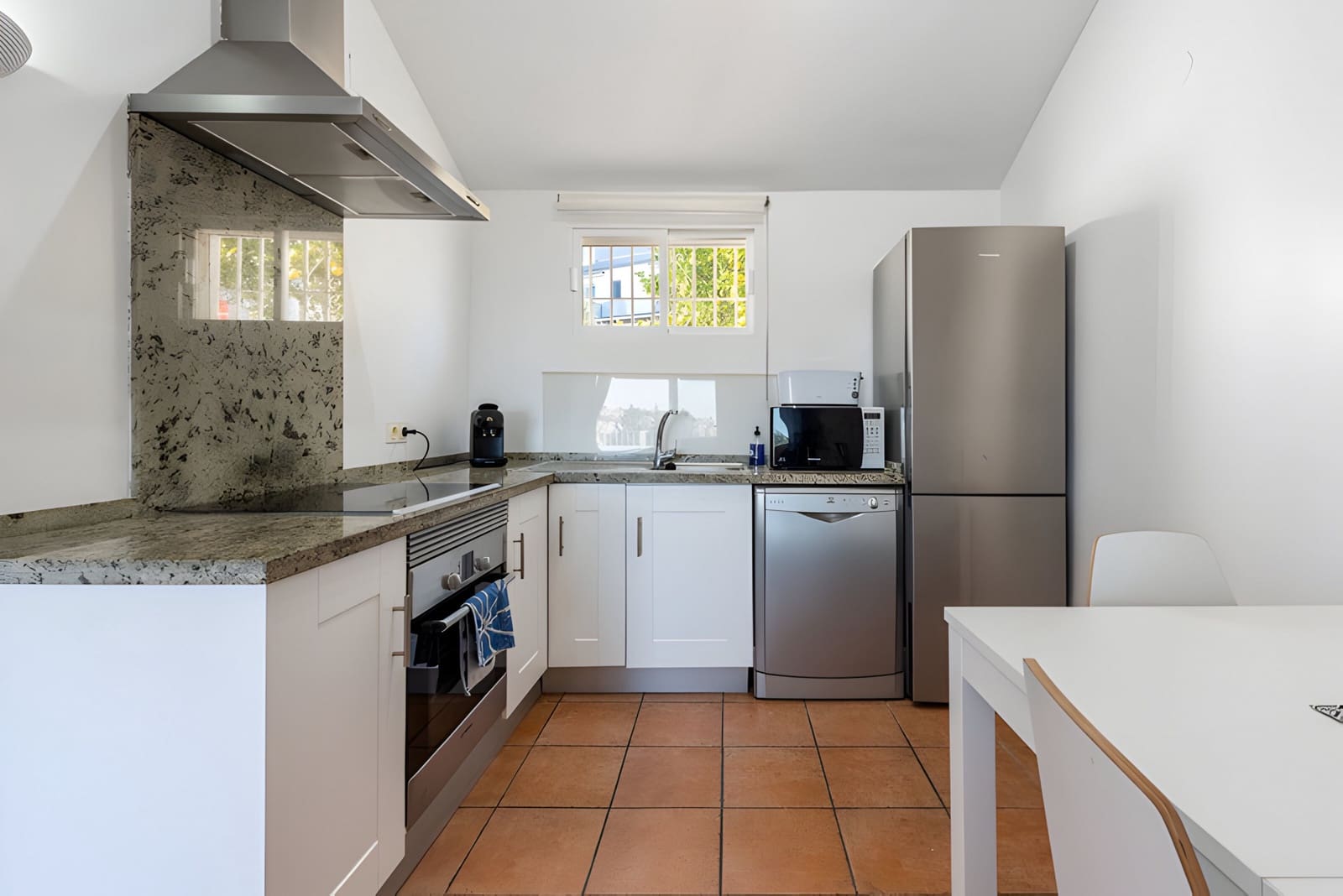 2 slaapkamer Huis te koop in Benahavis met zwembad garage - € 325.000 (Ref: 9016962)