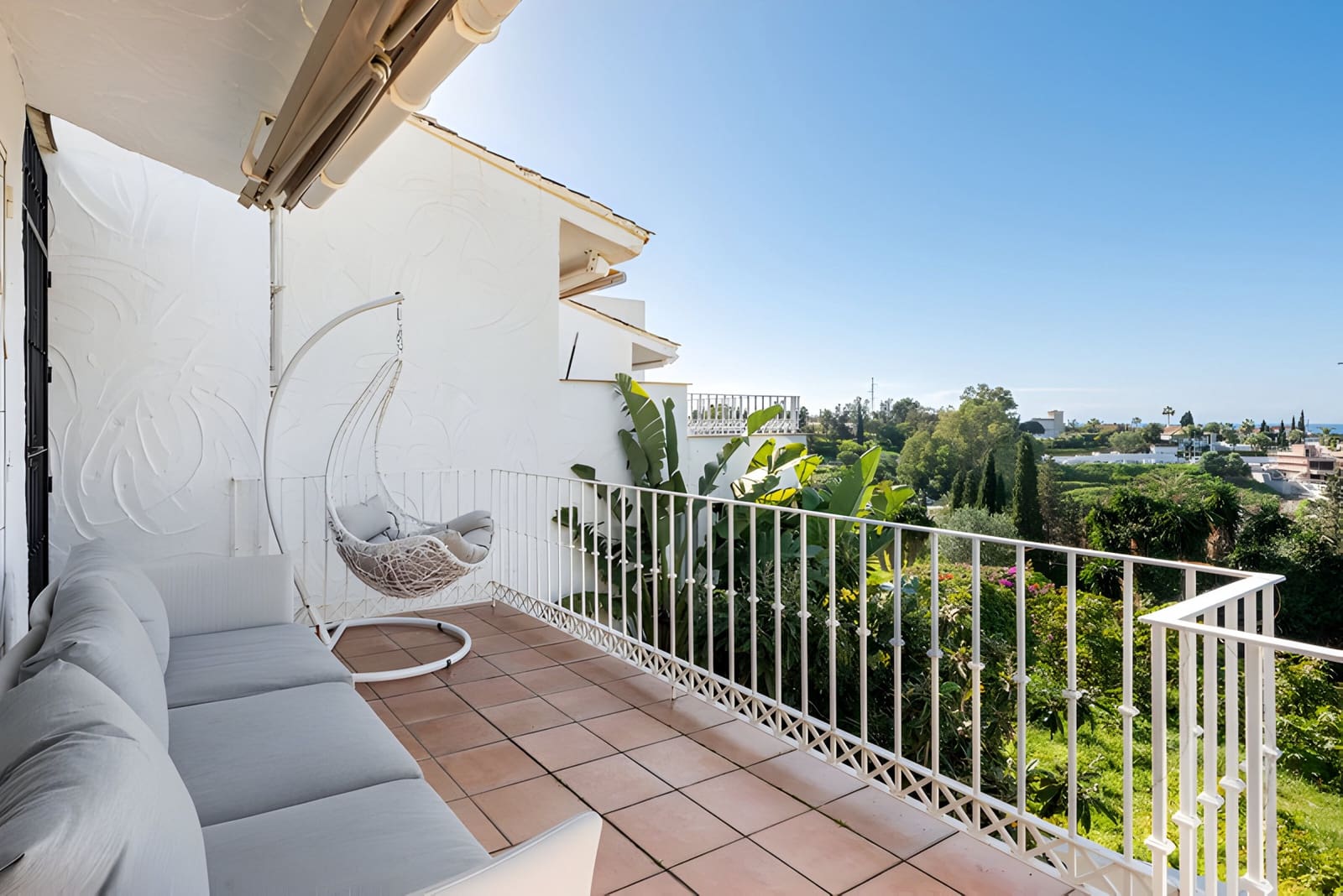 2 slaapkamer Huis te koop in Benahavis met zwembad garage - € 325.000 (Ref: 9016962)