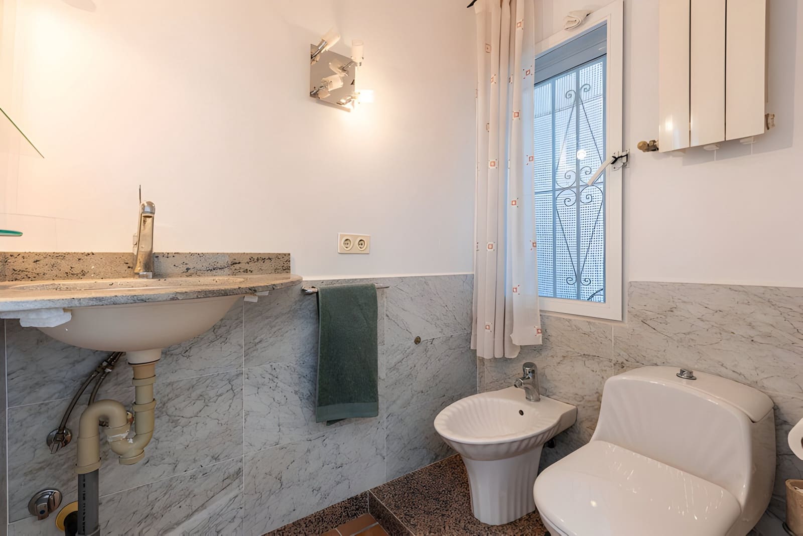 2 slaapkamer Huis te koop in Benahavis met zwembad garage - € 325.000 (Ref: 9016962)