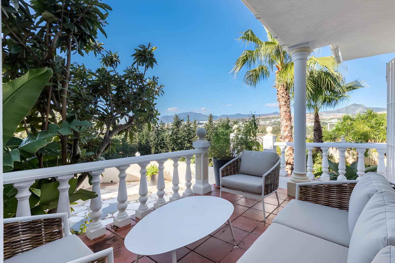 2 slaapkamer Huis te koop in Benahavis met zwembad garage - € 325.000 (Ref: 9016962)