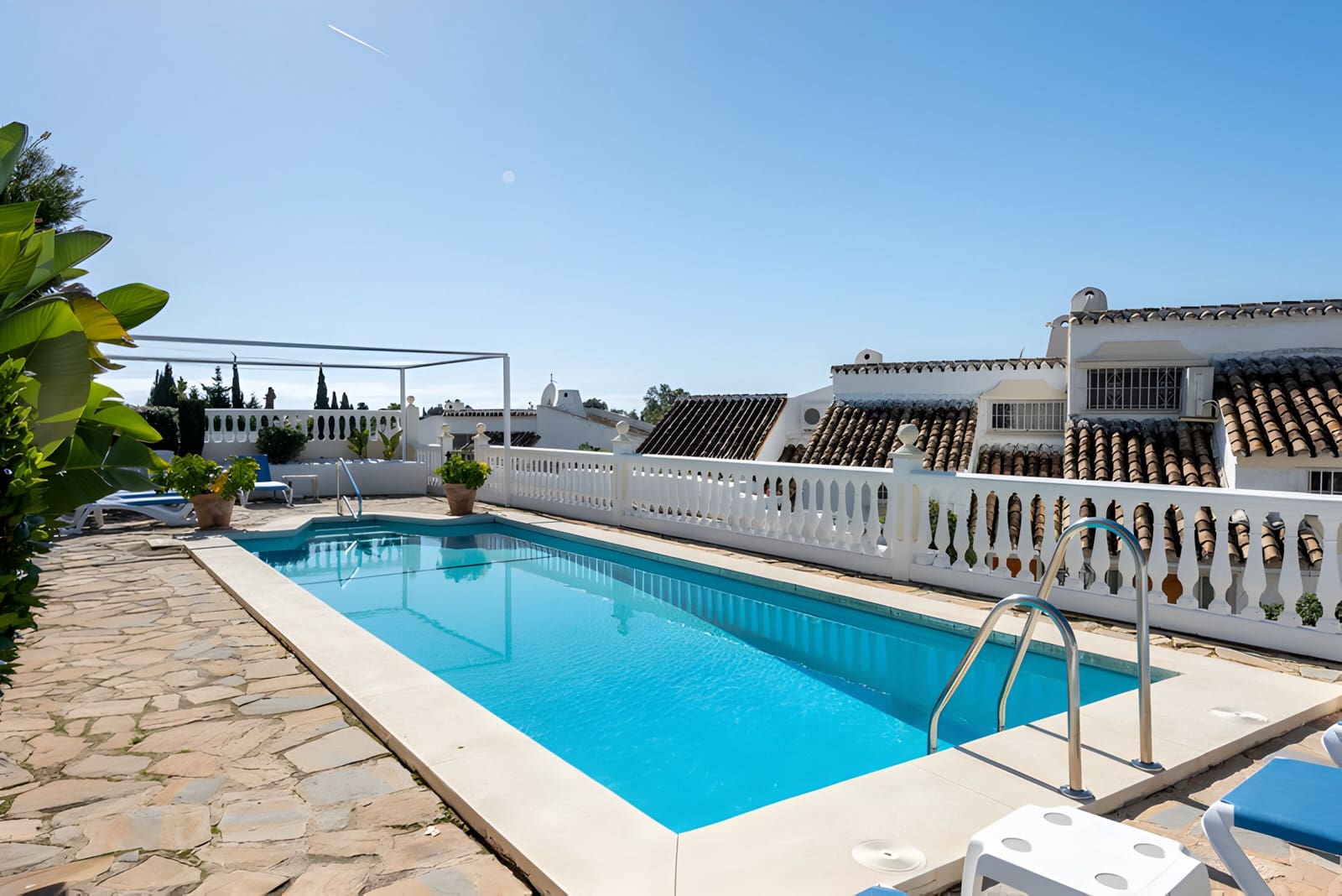 2 slaapkamer Huis te koop in Benahavis met zwembad garage - € 325.000 (Ref: 9016962)