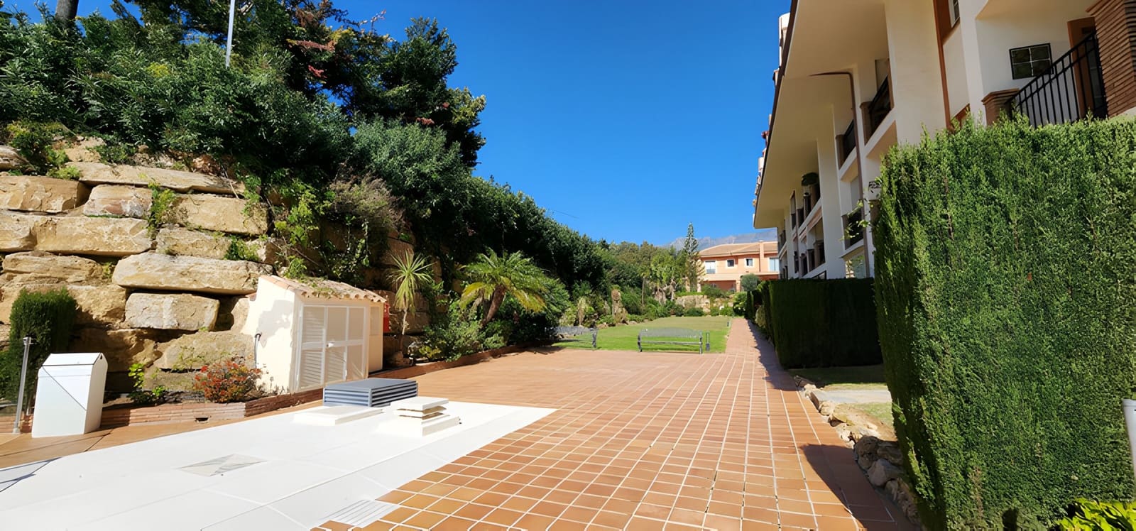 Apartamento de 2 habitaciones en Mijas Costa en venta con piscina garaje - 309.000 € (Ref: 9016965)