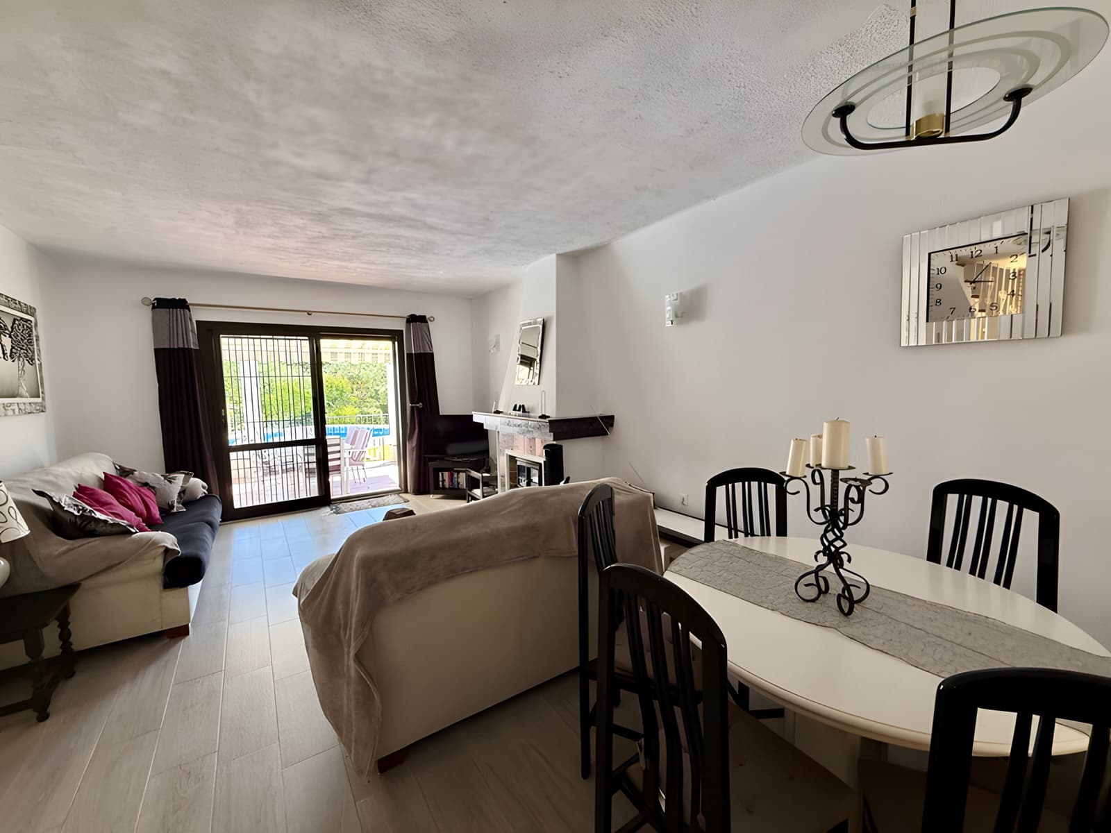 2 soveværelse Semi-Rækkehus til salg i Calahonda med swimmingpool garage - € 449.000 (Ref: 9020386)