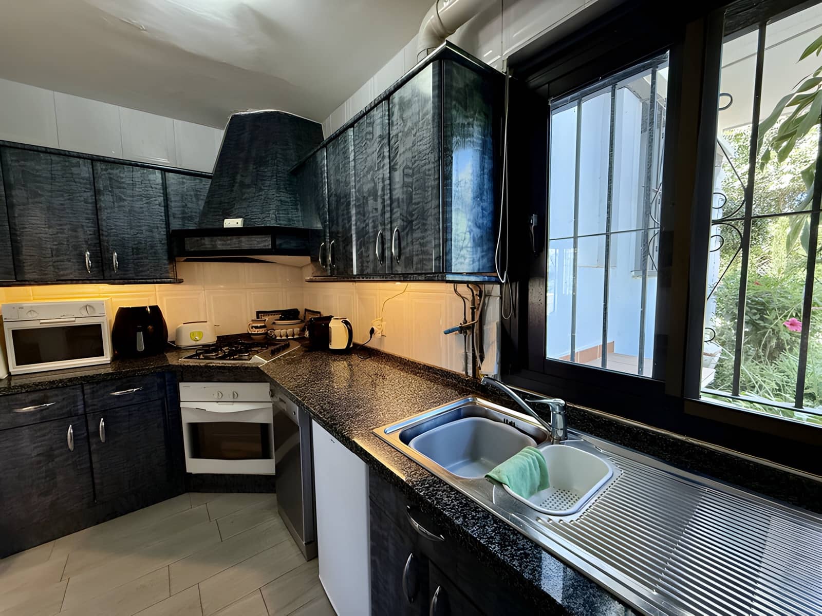 2 soveværelse Semi-Rækkehus til salg i Calahonda med swimmingpool garage - € 449.000 (Ref: 9020386)