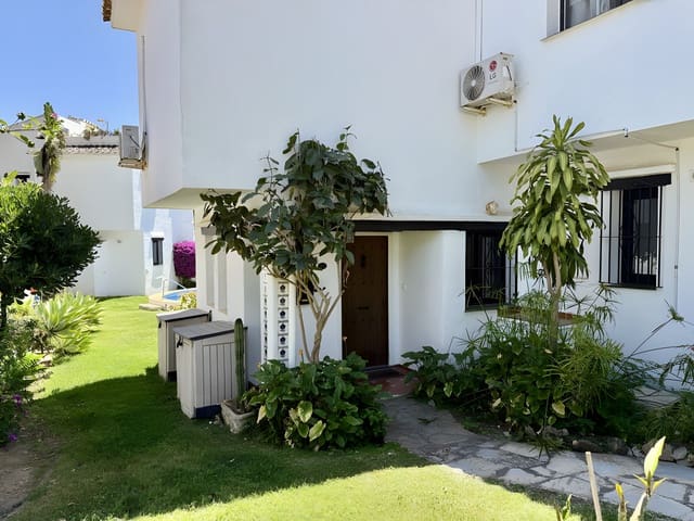 2 bedroom Semi-detached Villa for sale in Calahonda, Mijas with pool garage - € 449,000 (Ref: 9020386)