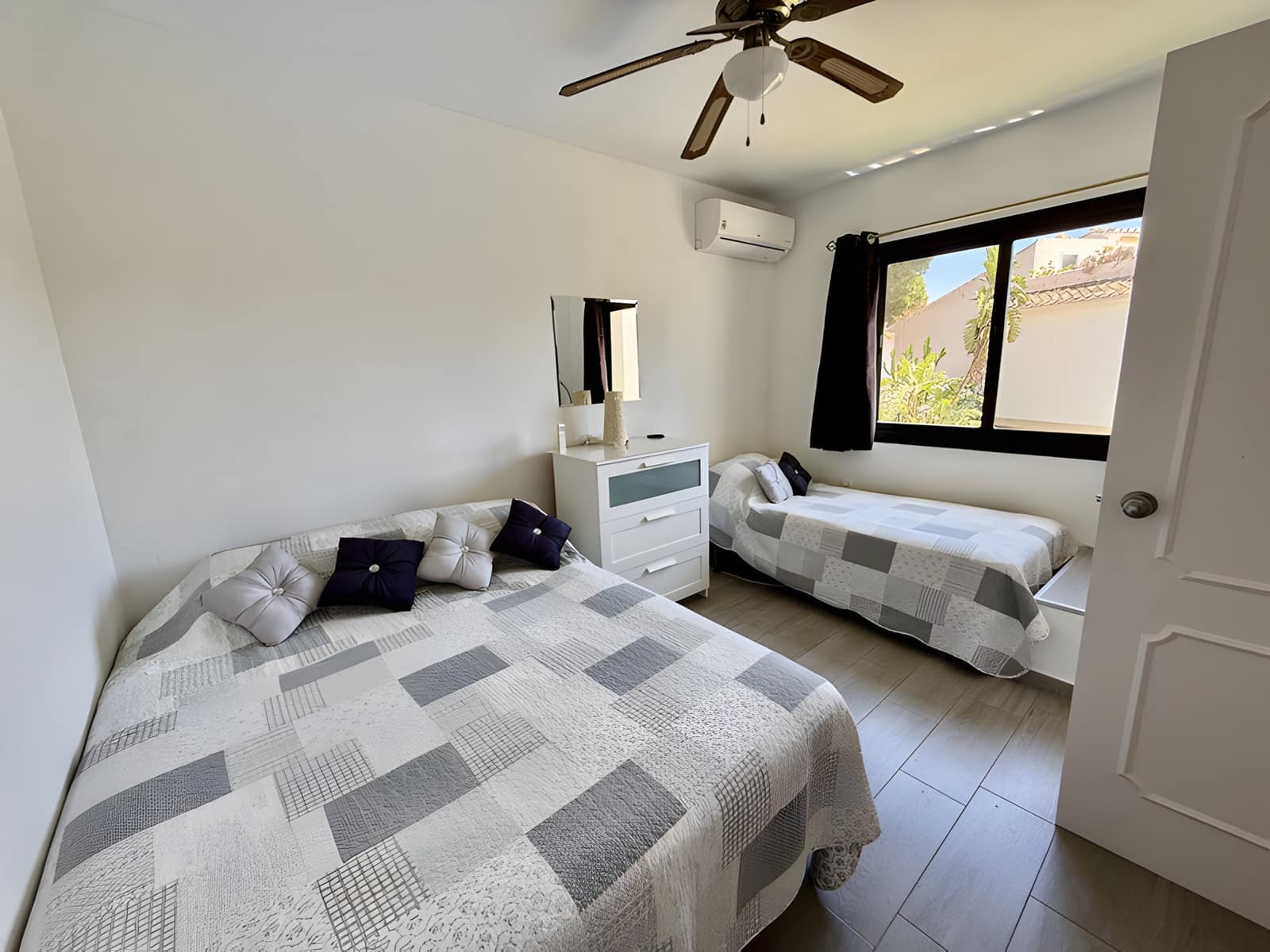 2 soveværelse Semi-Rækkehus til salg i Calahonda med swimmingpool garage - € 449.000 (Ref: 9020386)