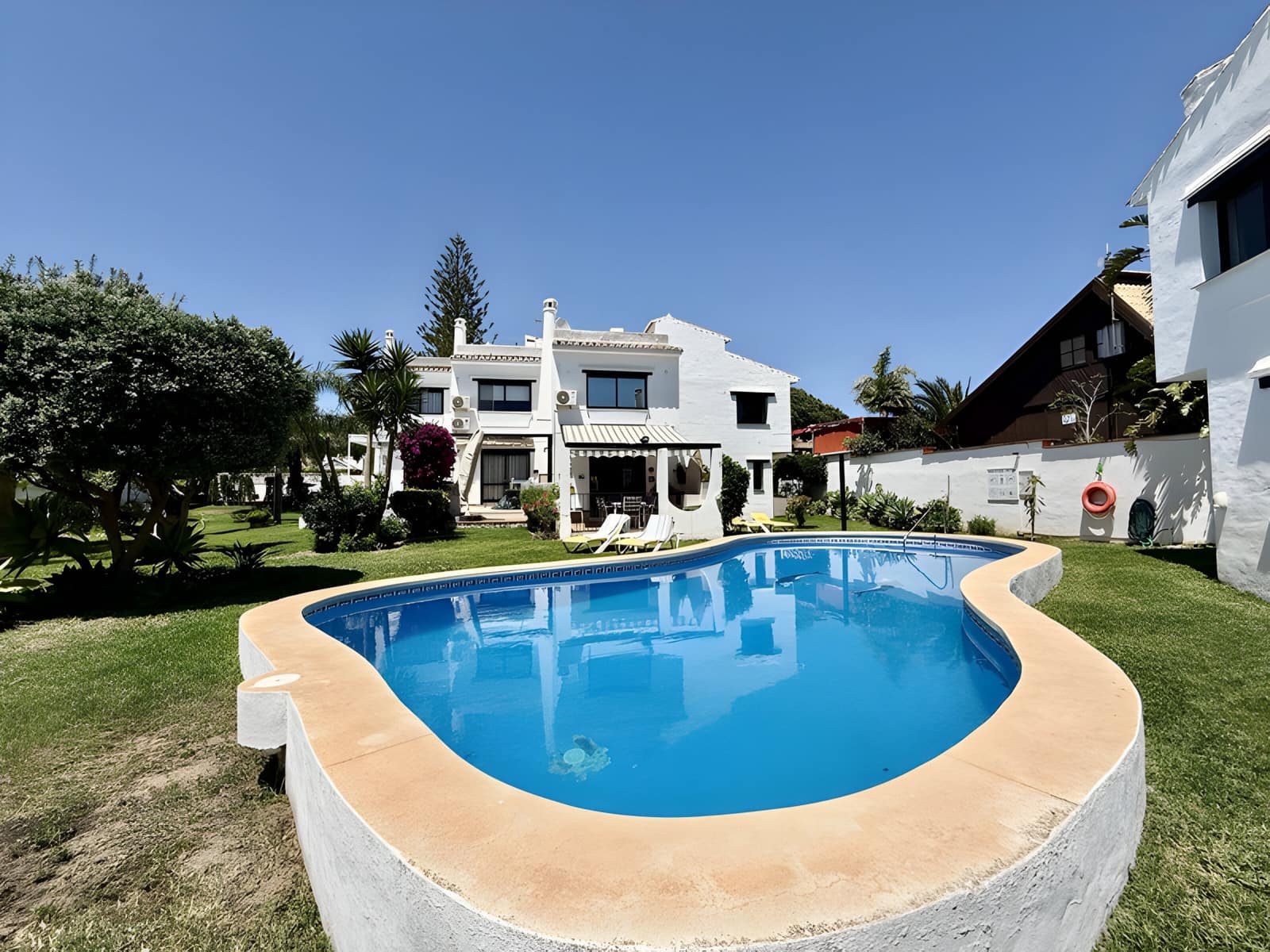 2 soveværelse Semi-Rækkehus til salg i Calahonda med swimmingpool garage - € 449.000 (Ref: 9020386)