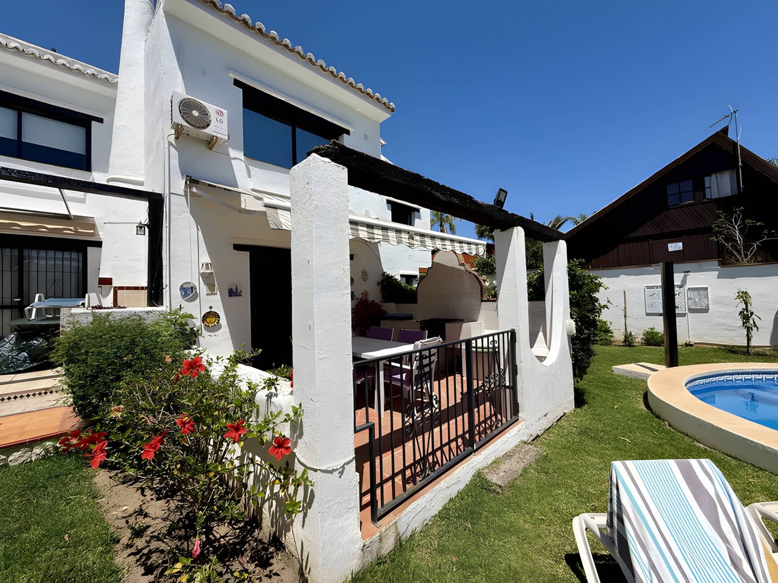 2 soveværelse Semi-Rækkehus til salg i Calahonda med swimmingpool garage - € 449.000 (Ref: 9020386)