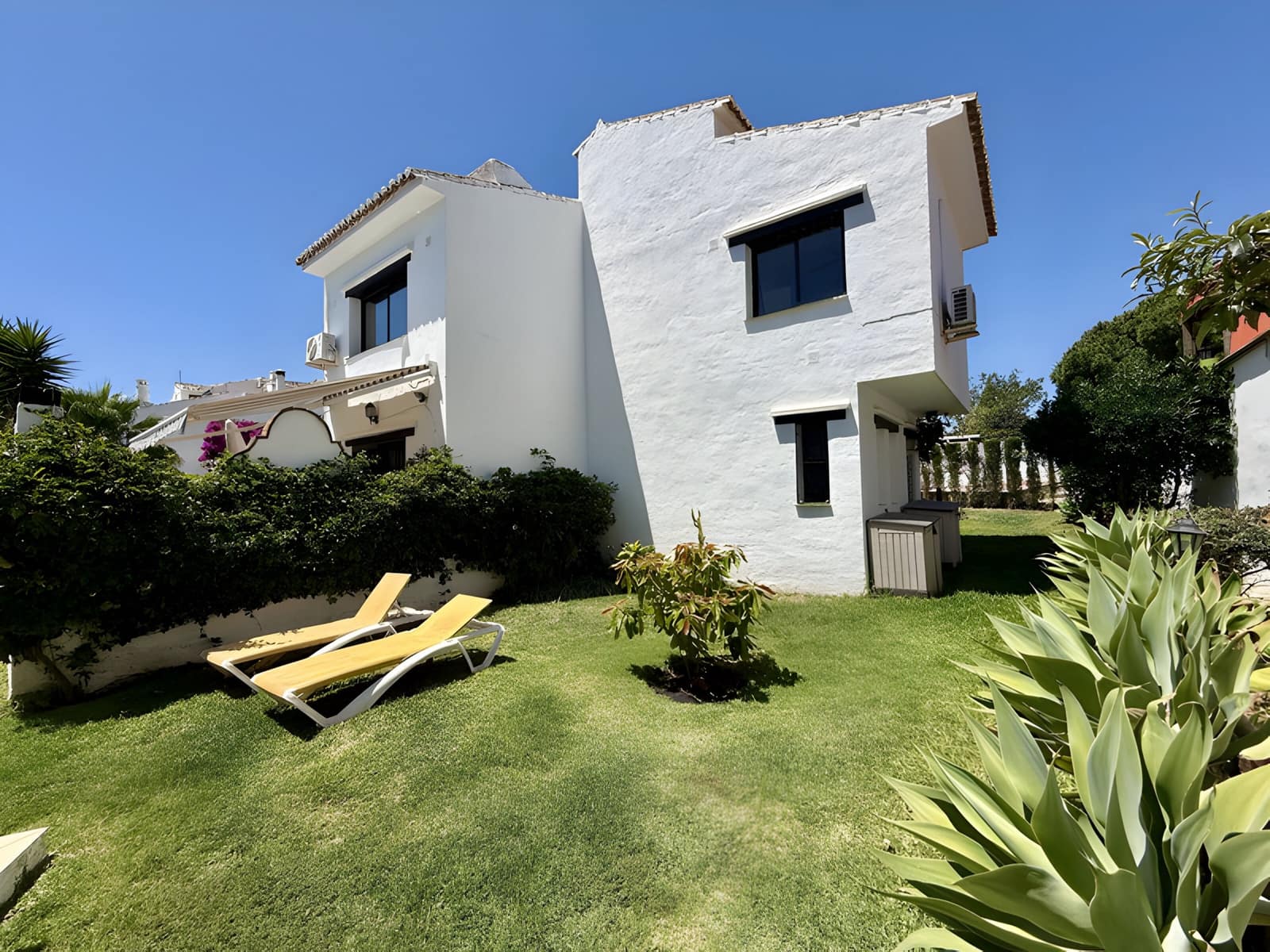 2 soveværelse Semi-Rækkehus til salg i Calahonda med swimmingpool garage - € 449.000 (Ref: 9020386)