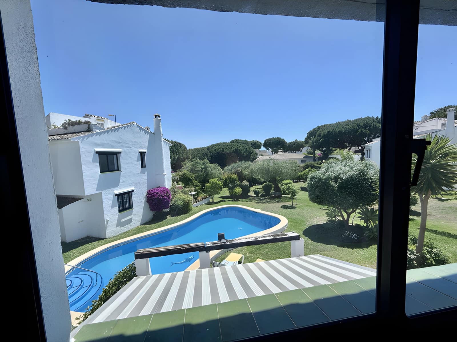 2 soveværelse Semi-Rækkehus til salg i Calahonda med swimmingpool garage - € 449.000 (Ref: 9020386)