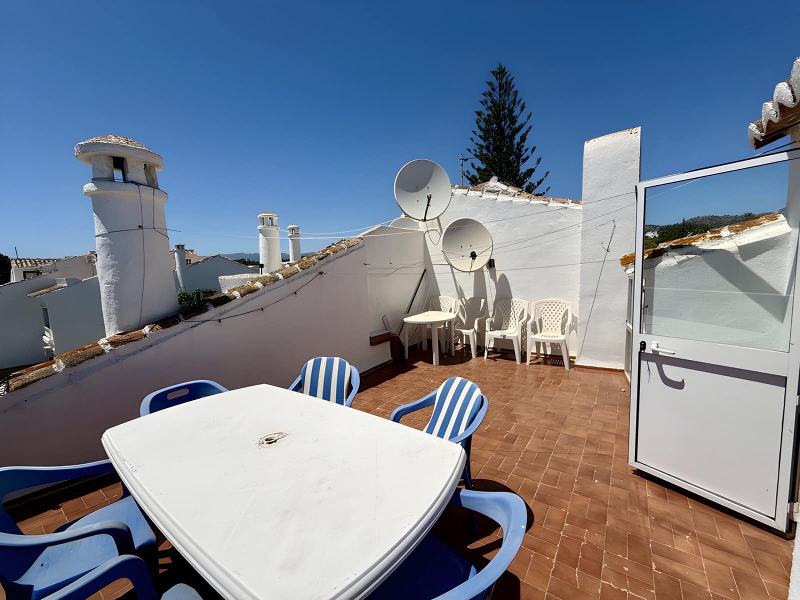 2 soveværelse Semi-Rækkehus til salg i Calahonda med swimmingpool garage - € 449.000 (Ref: 9020386)