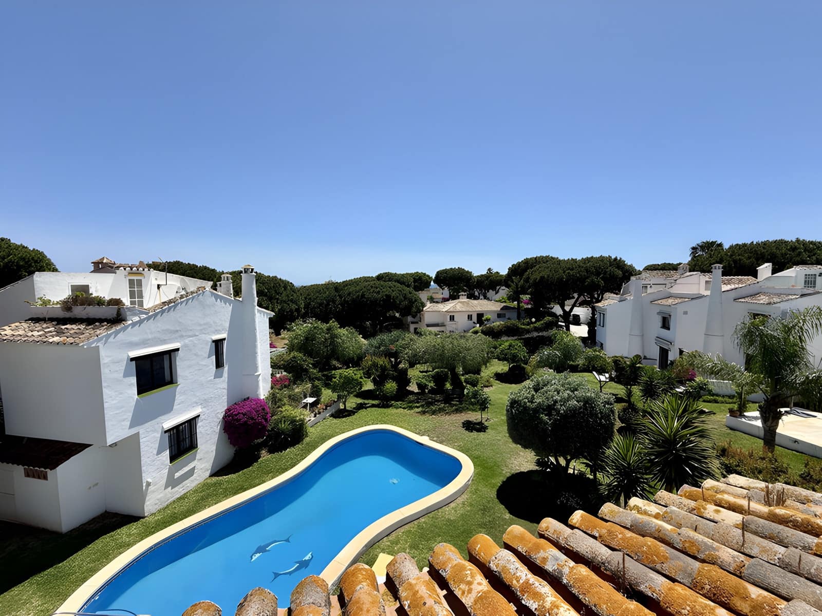 2 soveværelse Semi-Rækkehus til salg i Calahonda med swimmingpool garage - € 449.000 (Ref: 9020386)