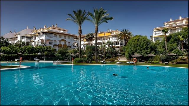 3 soveværelse Lejlighed til salg i Nueva Andalucia, Marbella med swimmingpool garage - € 445.000 (Ref: 9020387)