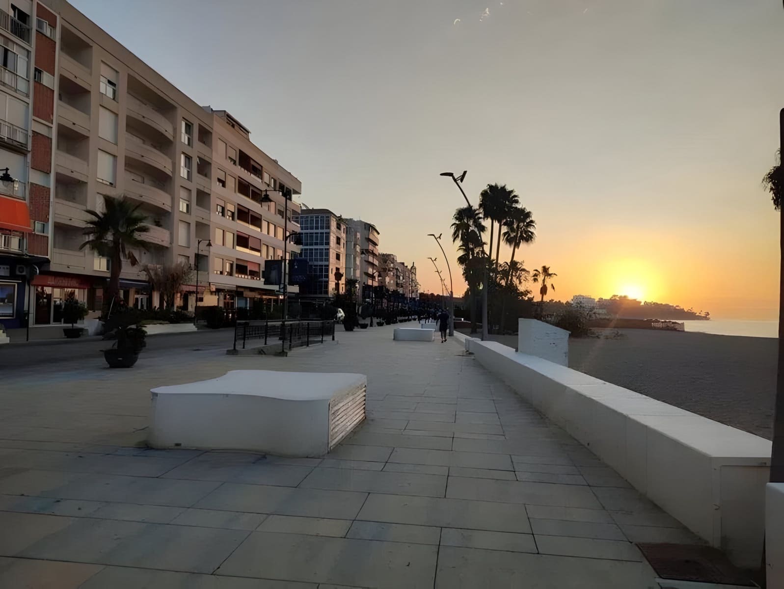 3 bedroom Apartment for sale in Estepona - € 425,000 (Ref: 9020388)
