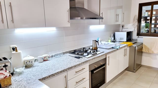 Apartamento de 2 habitaciones en Casares en venta con piscina garaje - 371.000 € (Ref: 9020390)