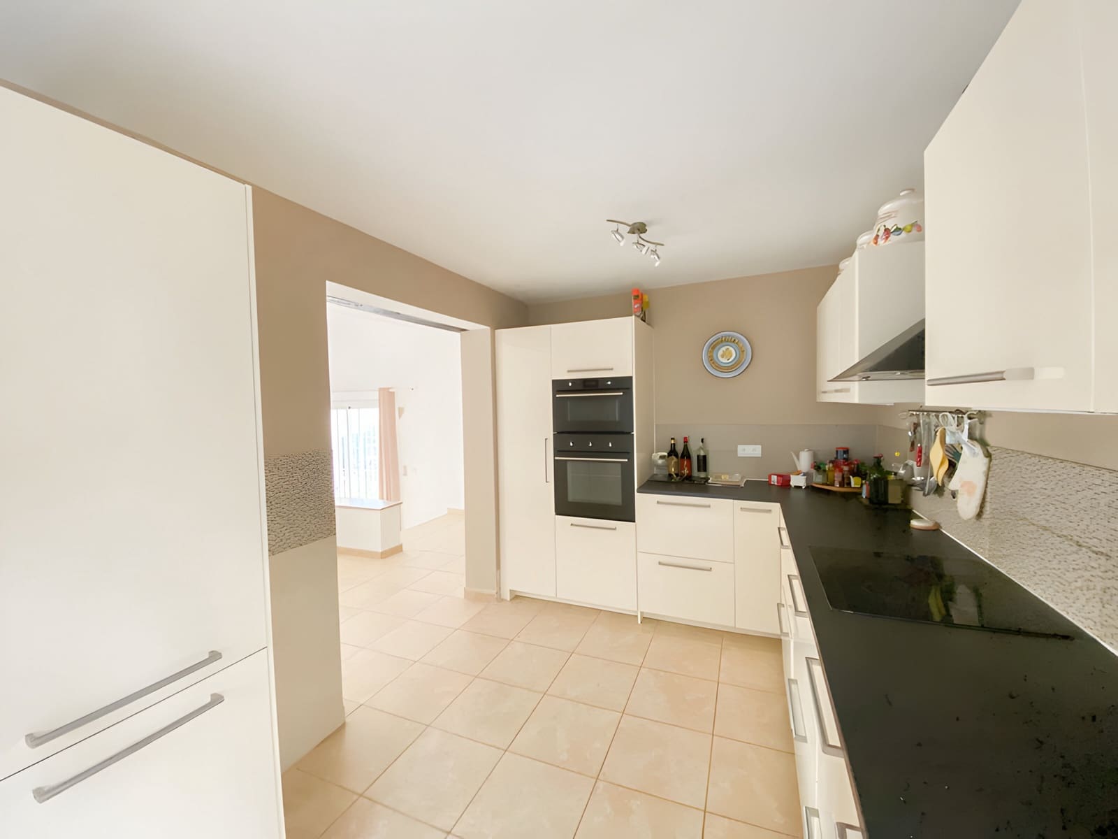 3 bedroom Villa for sale in Calahonda with pool garage - € 690,000 (Ref: 9026418)