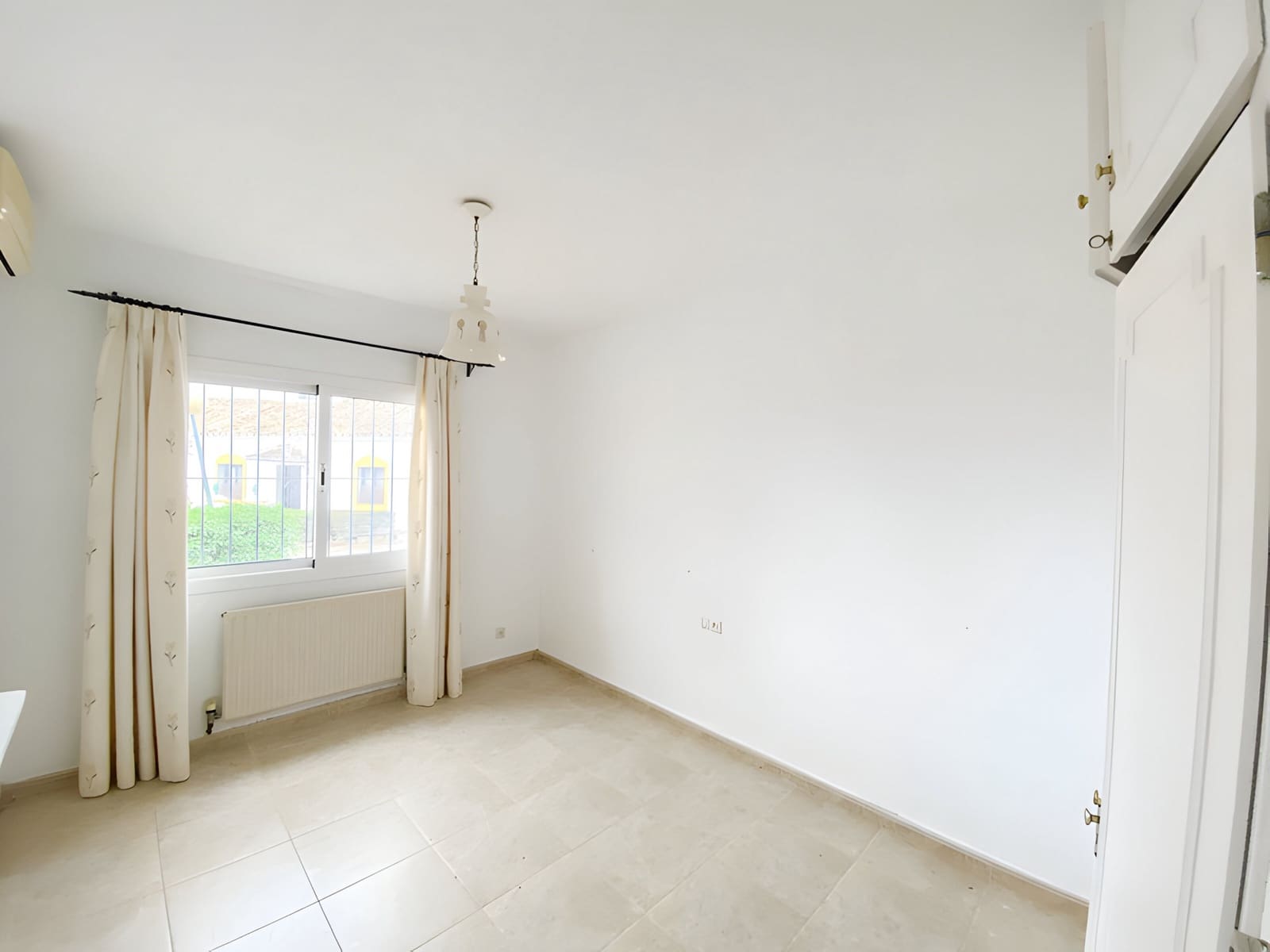 3 bedroom Villa for sale in Calahonda with pool garage - € 690,000 (Ref: 9026418)