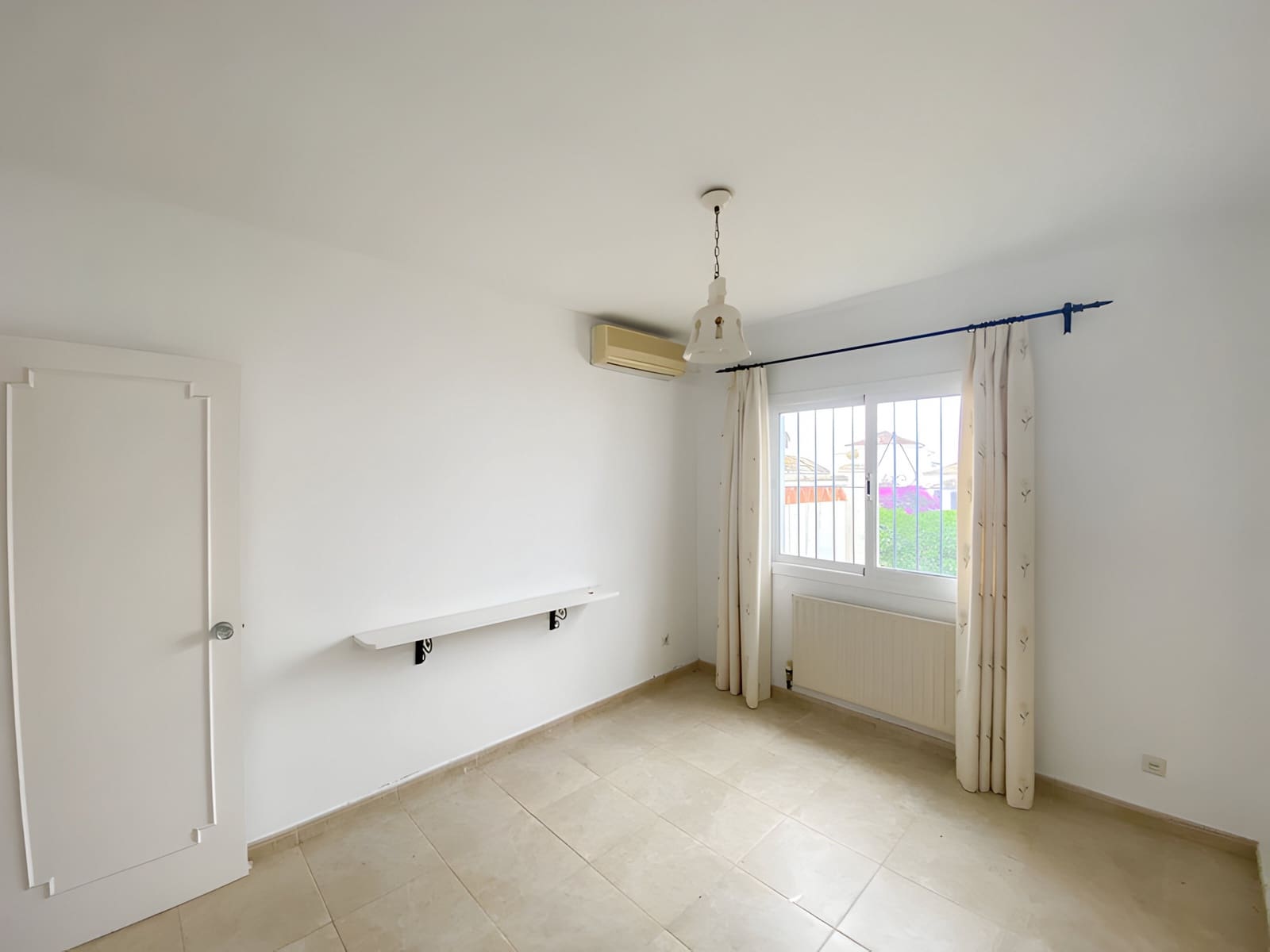 3 bedroom Villa for sale in Calahonda with pool garage - € 690,000 (Ref: 9026418)