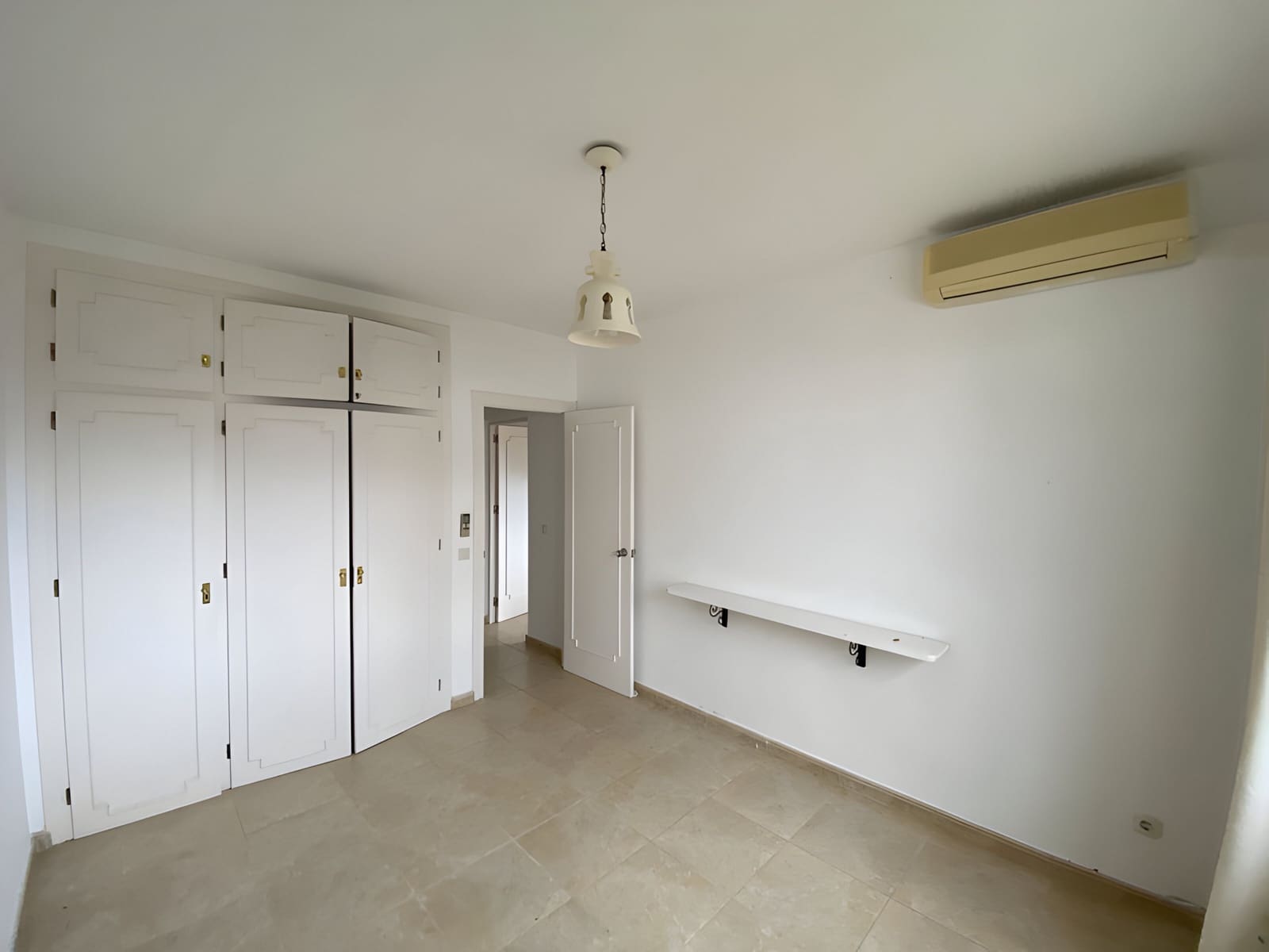 3 bedroom Villa for sale in Calahonda with pool garage - € 690,000 (Ref: 9026418)