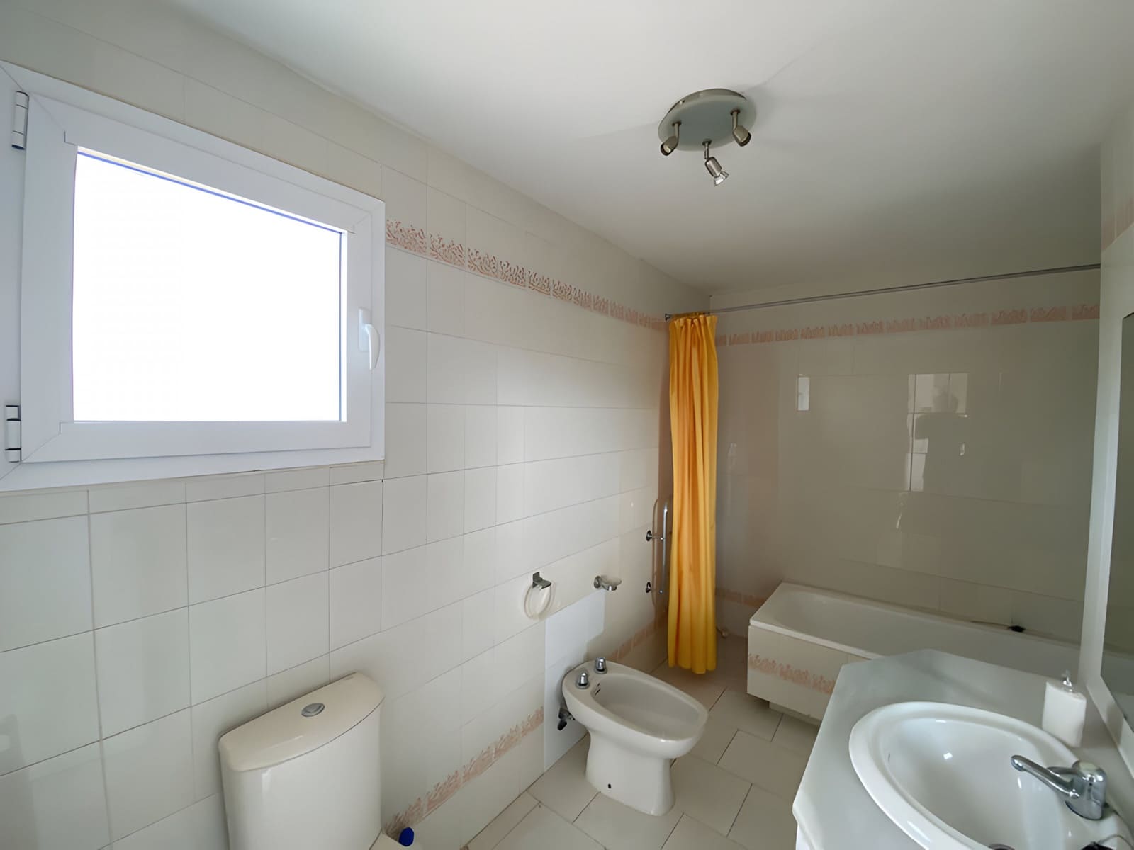 3 bedroom Villa for sale in Calahonda with pool garage - € 690,000 (Ref: 9026418)